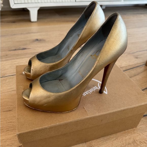 Christian Louboutin Vendome Gold pump - Picture 7 of 7